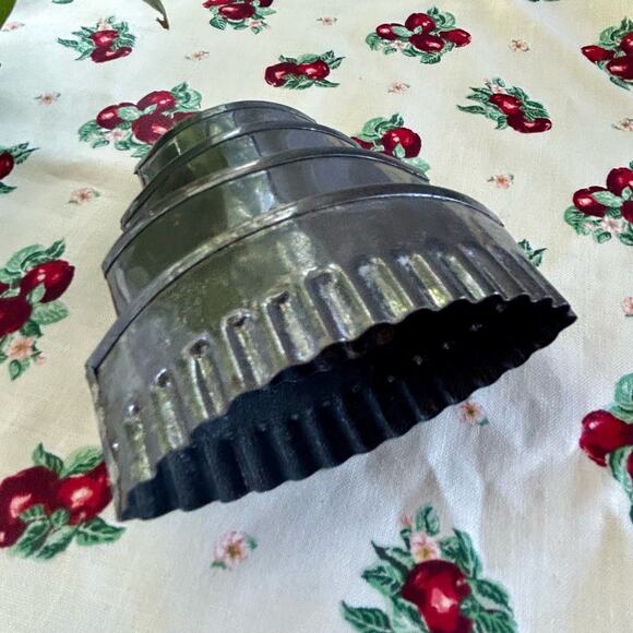 Vintage French 4 Piece Fluted Football Shaped Biscuit Cooke Cutters - Picture 15 of 16